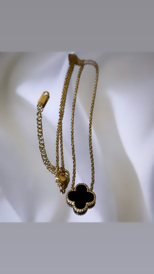 Clover Necklace Black